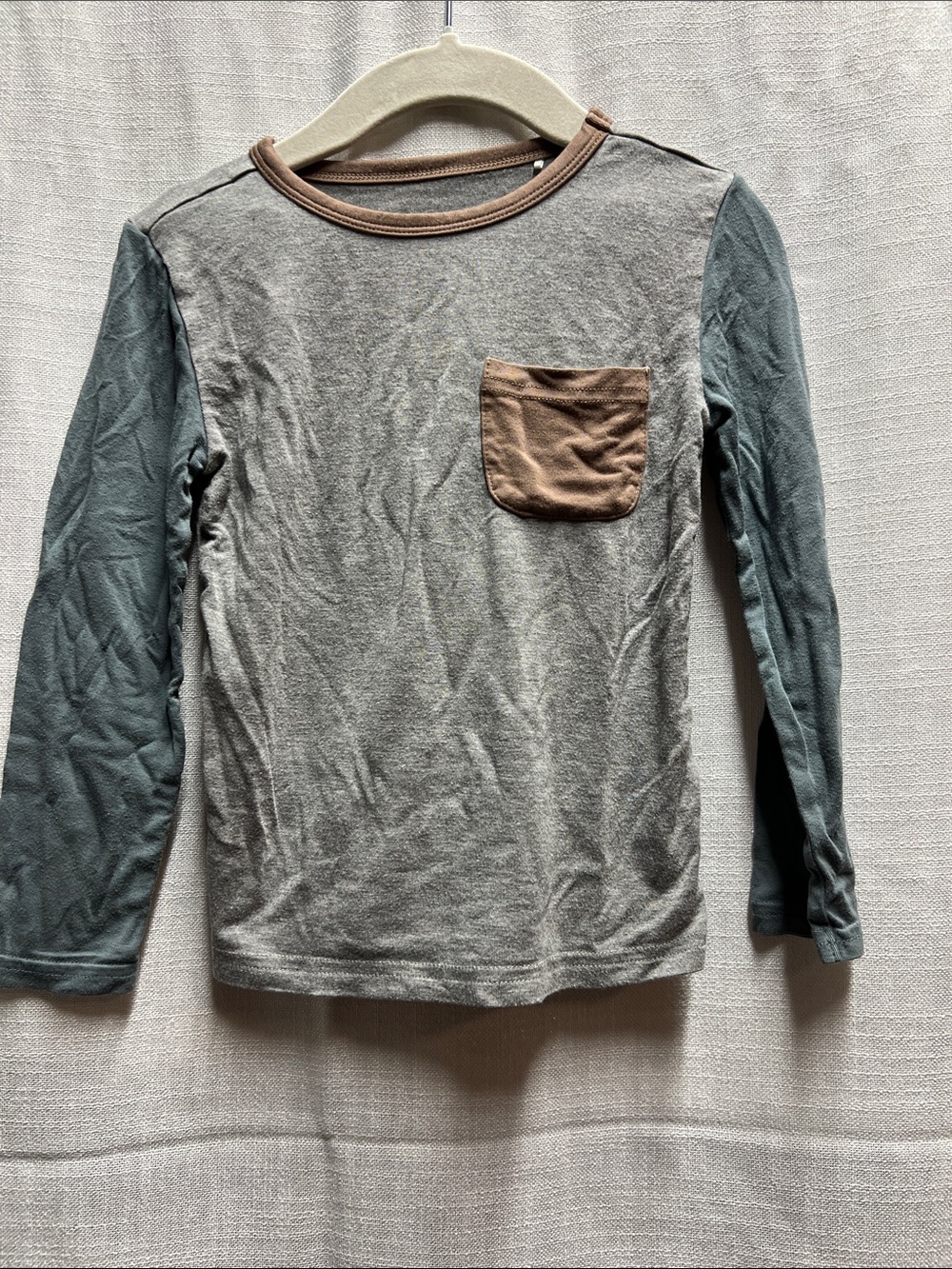 Little Sleepies PLAY Long-Sleeve Pocket Tee in Light Gray with Green Sleeves